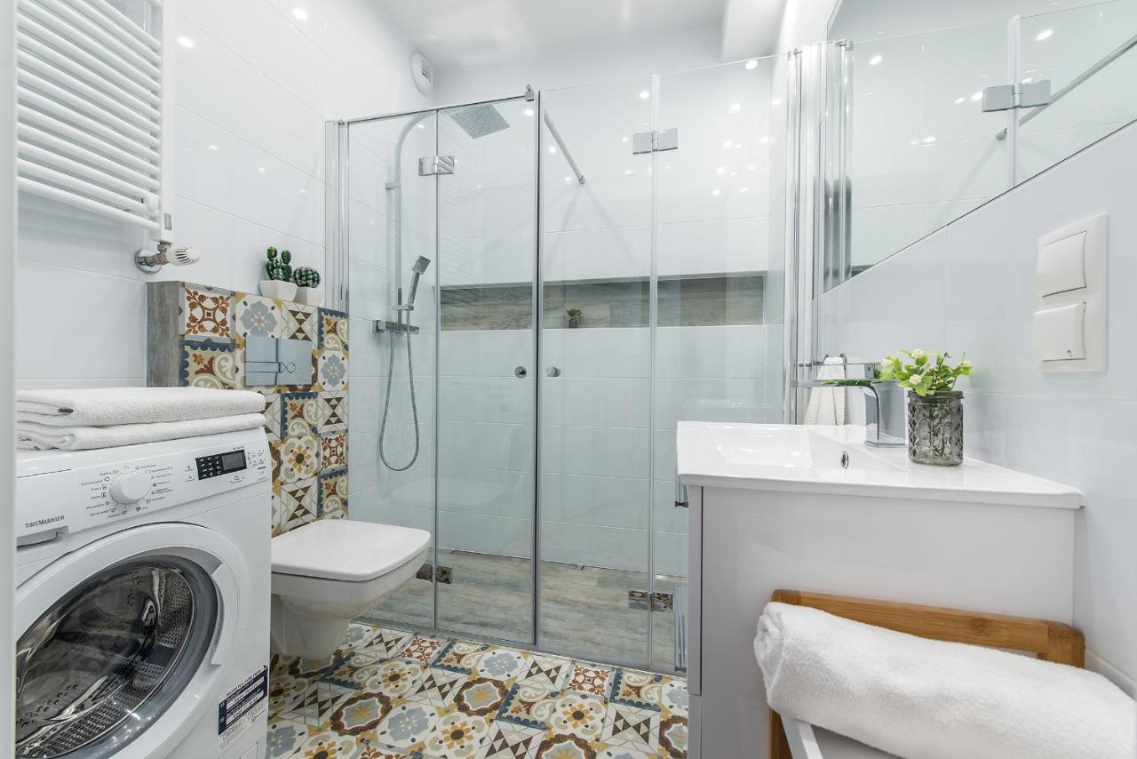 Close To Chopin Airport, Cybernetyki, Free Parking By Cosmo Spirit Varsovia Exterior foto
