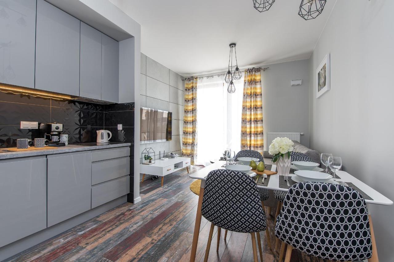 Close To Chopin Airport, Cybernetyki, Free Parking By Cosmo Spirit Varsovia Exterior foto