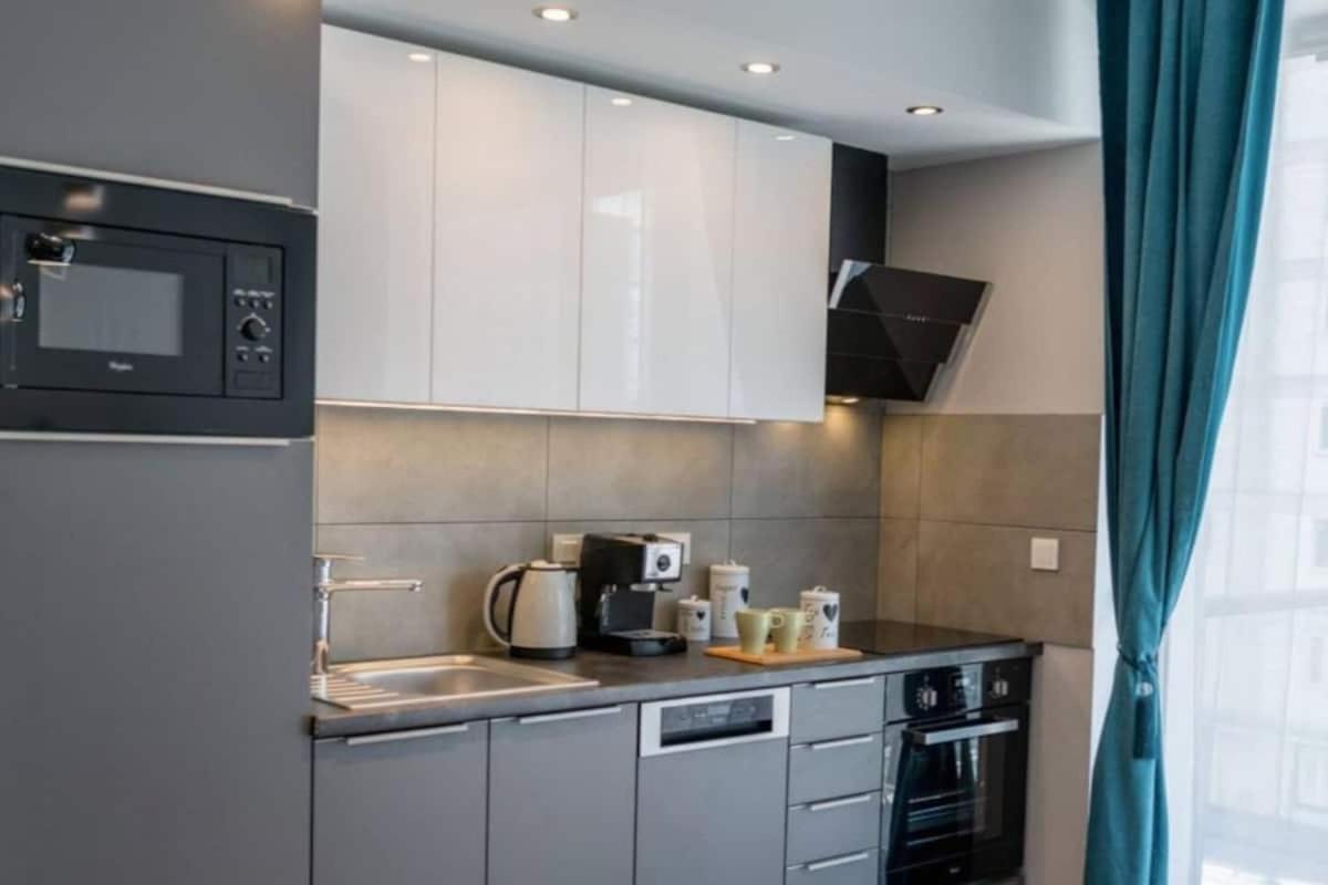 Close To Chopin Airport, Cybernetyki, Free Parking By Cosmo Spirit Varsovia Exterior foto