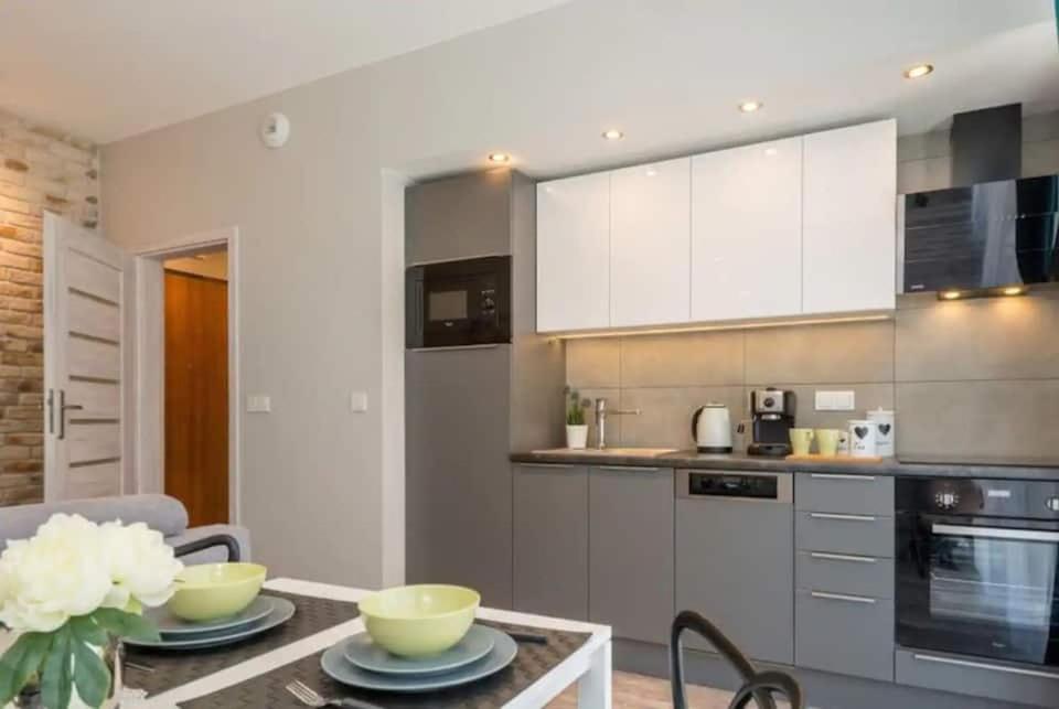 Close To Chopin Airport, Cybernetyki, Free Parking By Cosmo Spirit Varsovia Exterior foto
