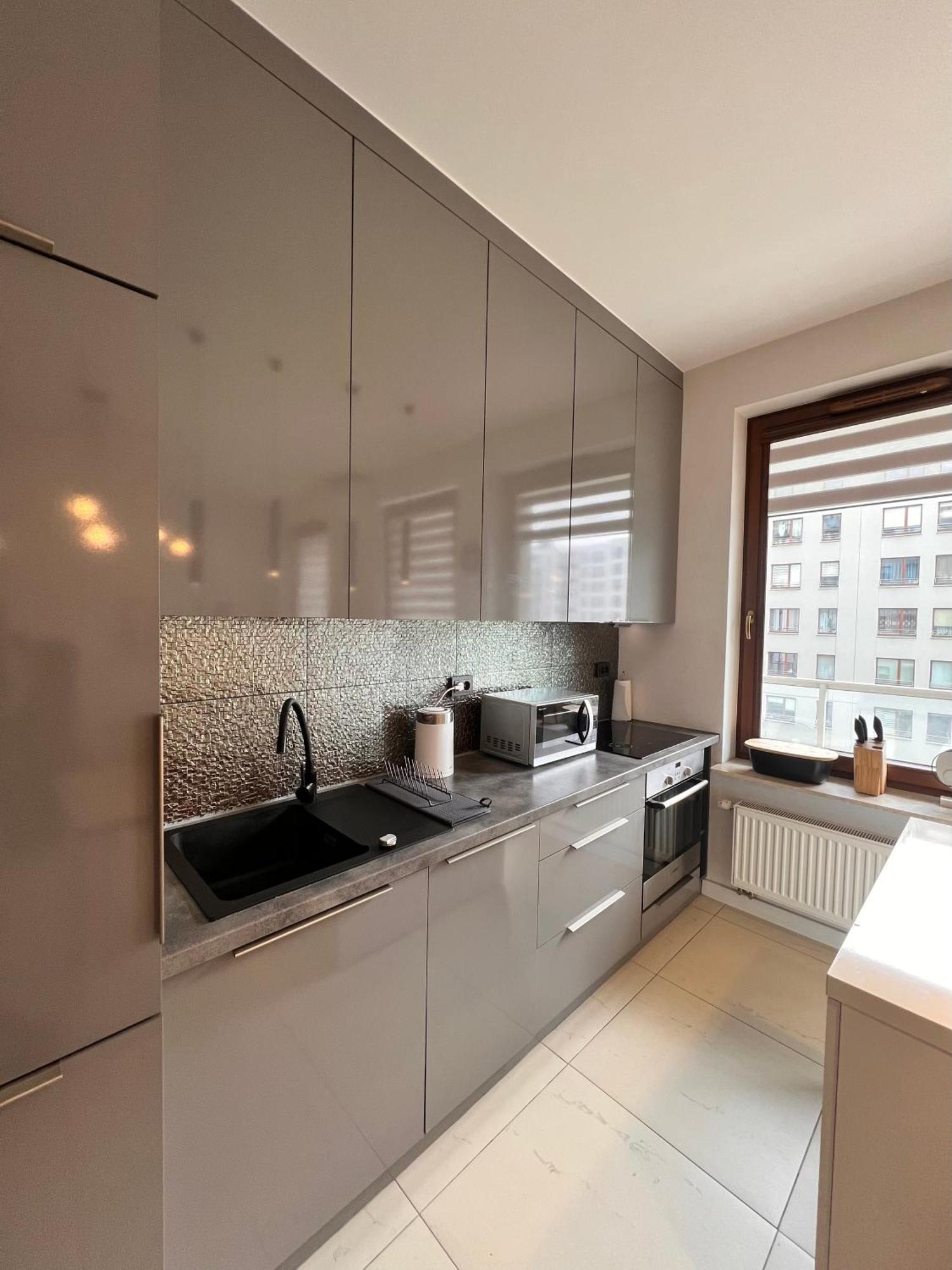 Close To Chopin Airport, Cybernetyki, Free Parking By Cosmo Spirit Varsovia Exterior foto