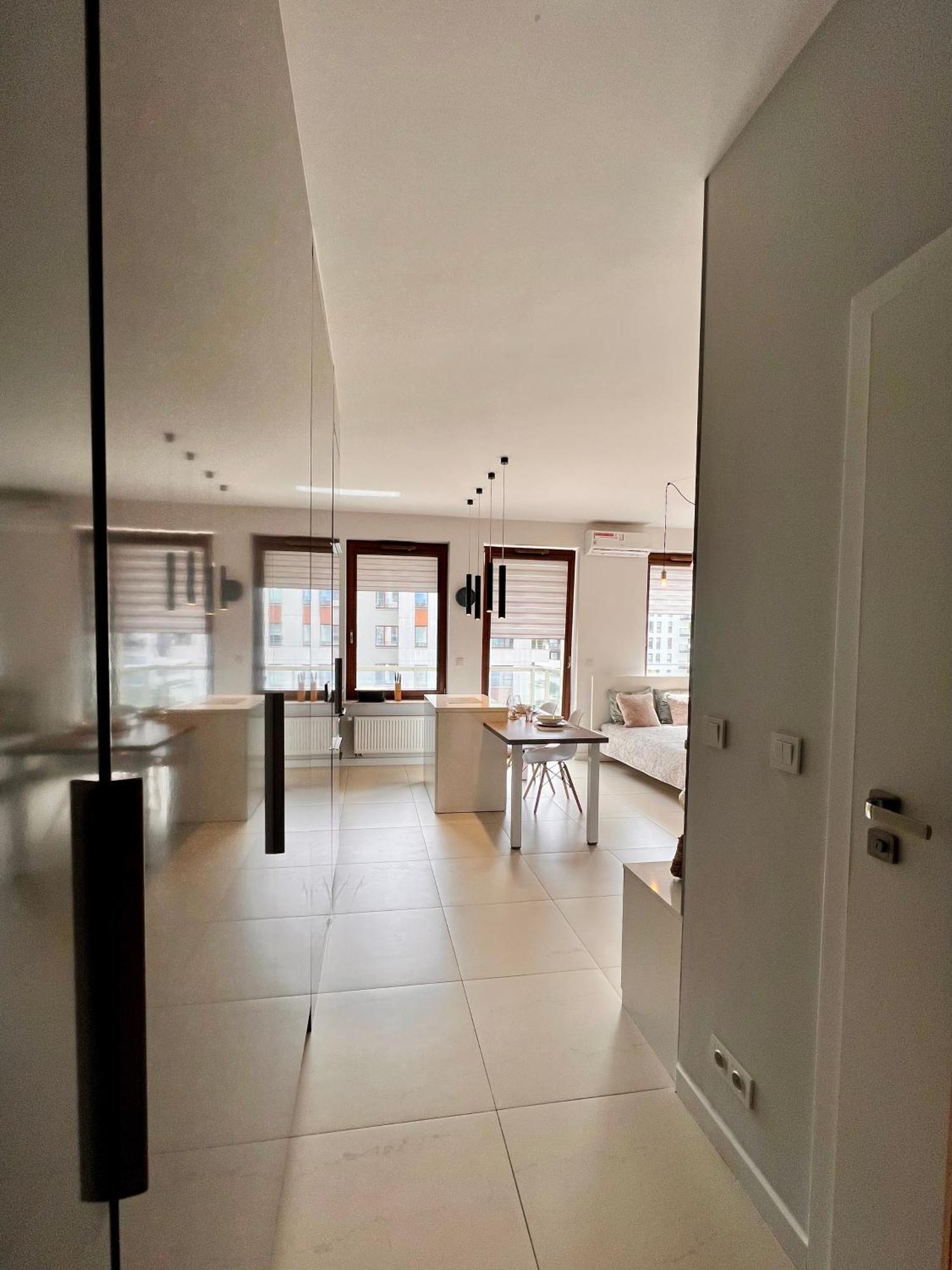 Close To Chopin Airport, Cybernetyki, Free Parking By Cosmo Spirit Varsovia Exterior foto