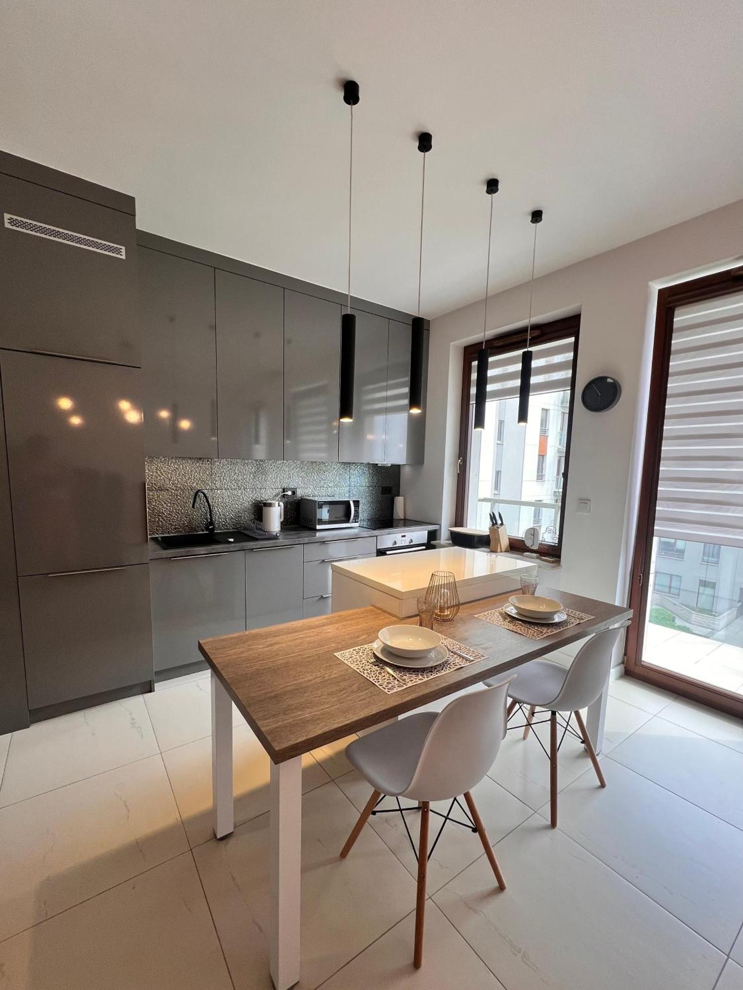 Close To Chopin Airport, Cybernetyki, Free Parking By Cosmo Spirit Varsovia Exterior foto